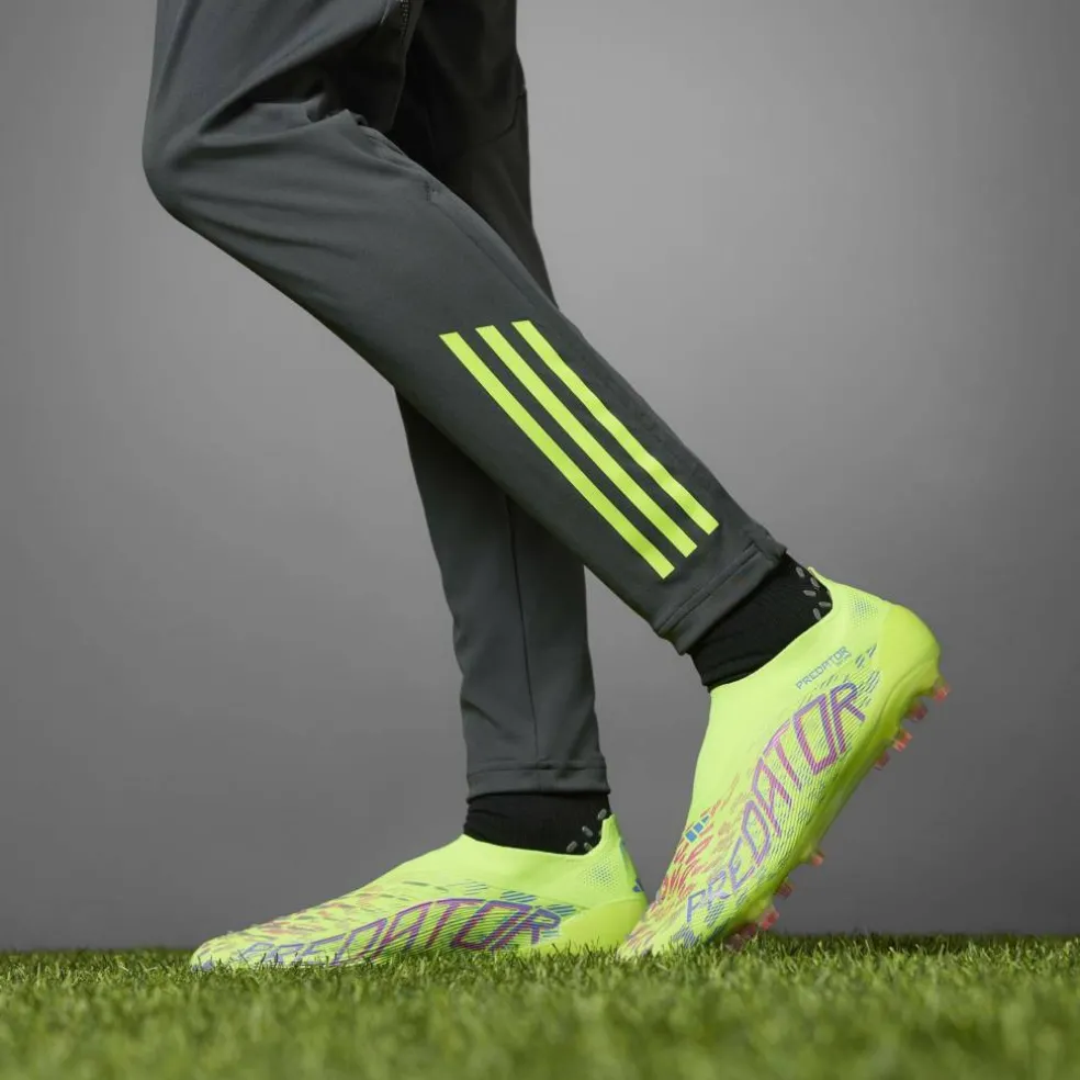 Predator Elite Laceless Firm Ground Football Boots