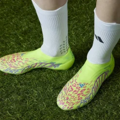 Predator Elite Laceless Firm Ground Football Boots