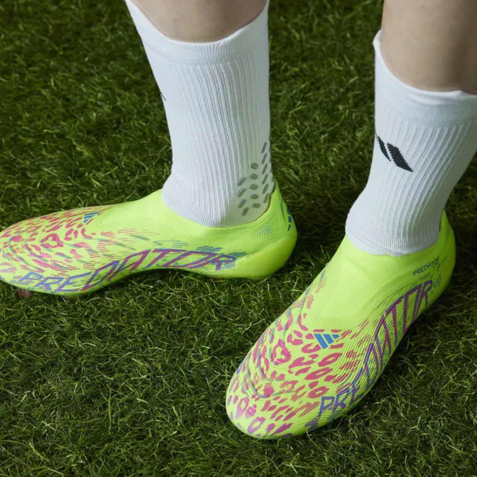 Predator Elite Laceless Firm Ground Football Boots