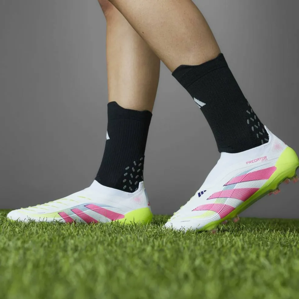 Predator Elite Laceless Firm Ground Football Boots