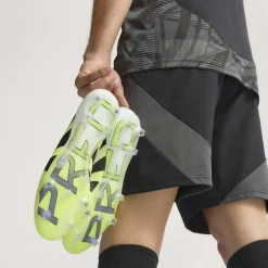 Predator Elite Laceless Firm Ground Football Boots