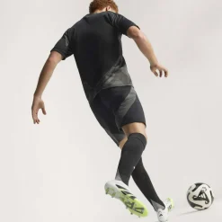 Predator Elite Laceless Firm Ground Football Boots