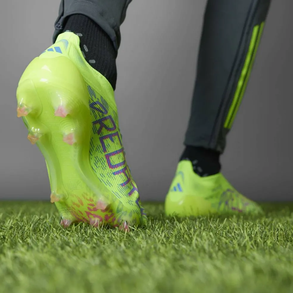 Predator Elite Laceless Firm Ground Football Boots