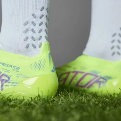 Predator Elite Laceless Firm Ground Football Boots