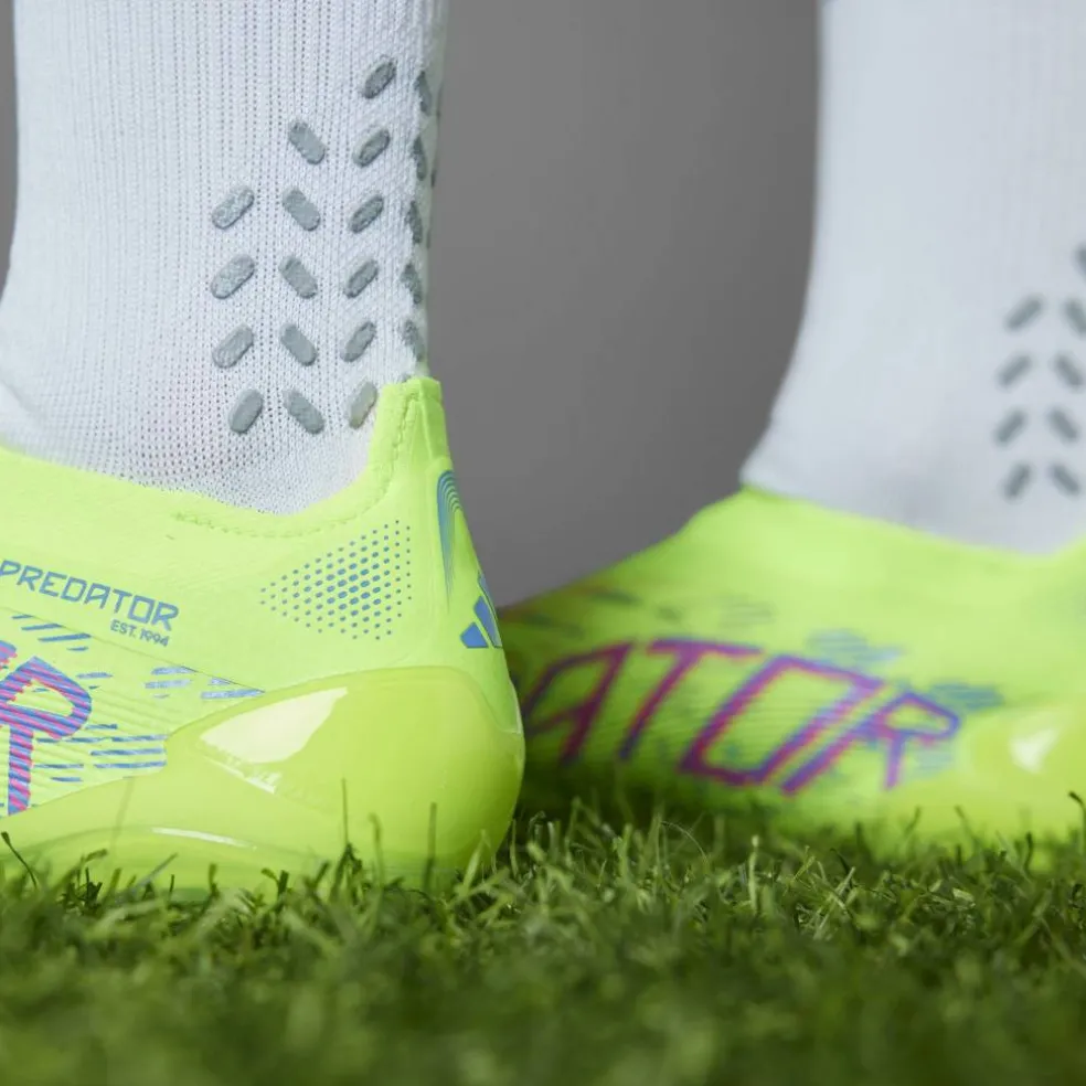 Predator Elite Laceless Firm Ground Football Boots