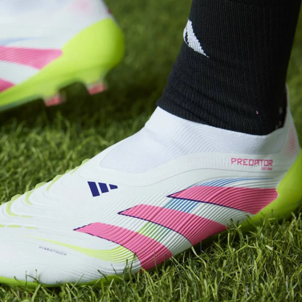 Predator Elite Laceless Firm Ground Football Boots