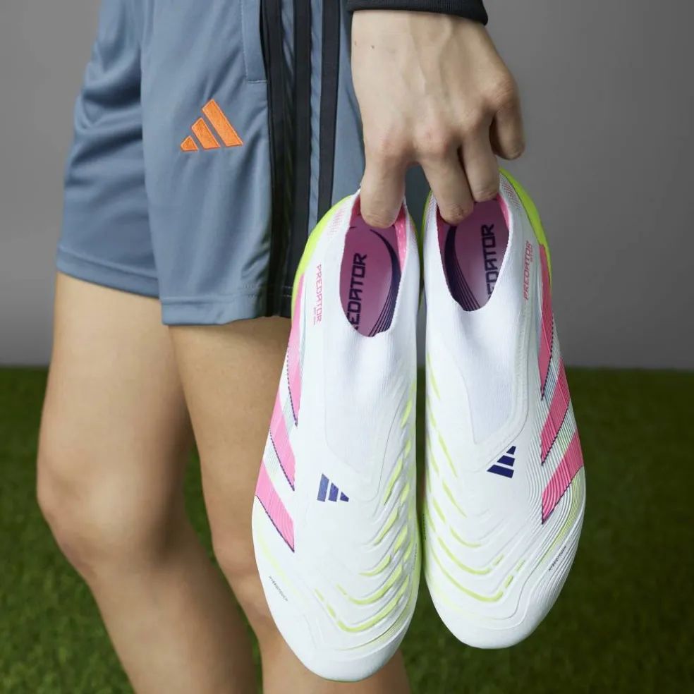 Predator Elite Laceless Firm Ground Football Boots
