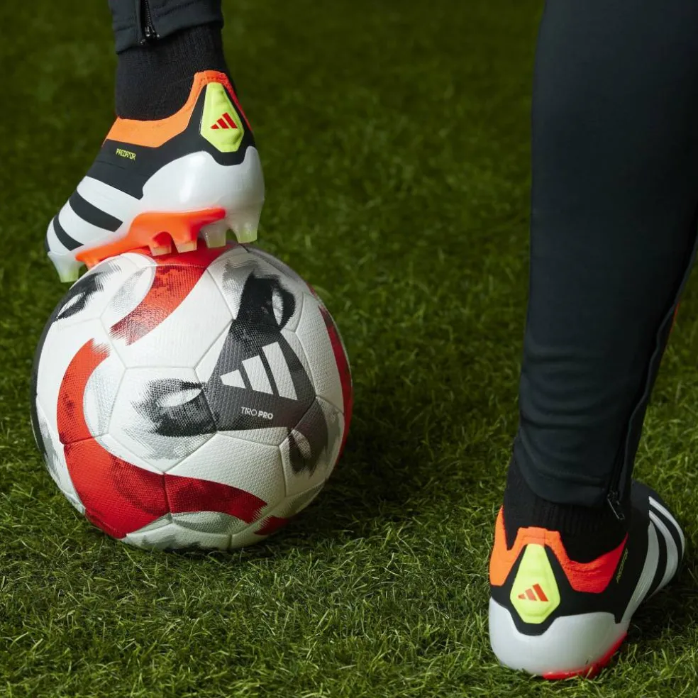 Predator 24 Elite Laceless Firm Ground Football Boots