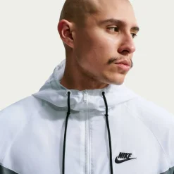 Sportswear Windrunner Men's Hooded Jacket