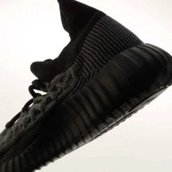 350 V2 CMPCT Trainers